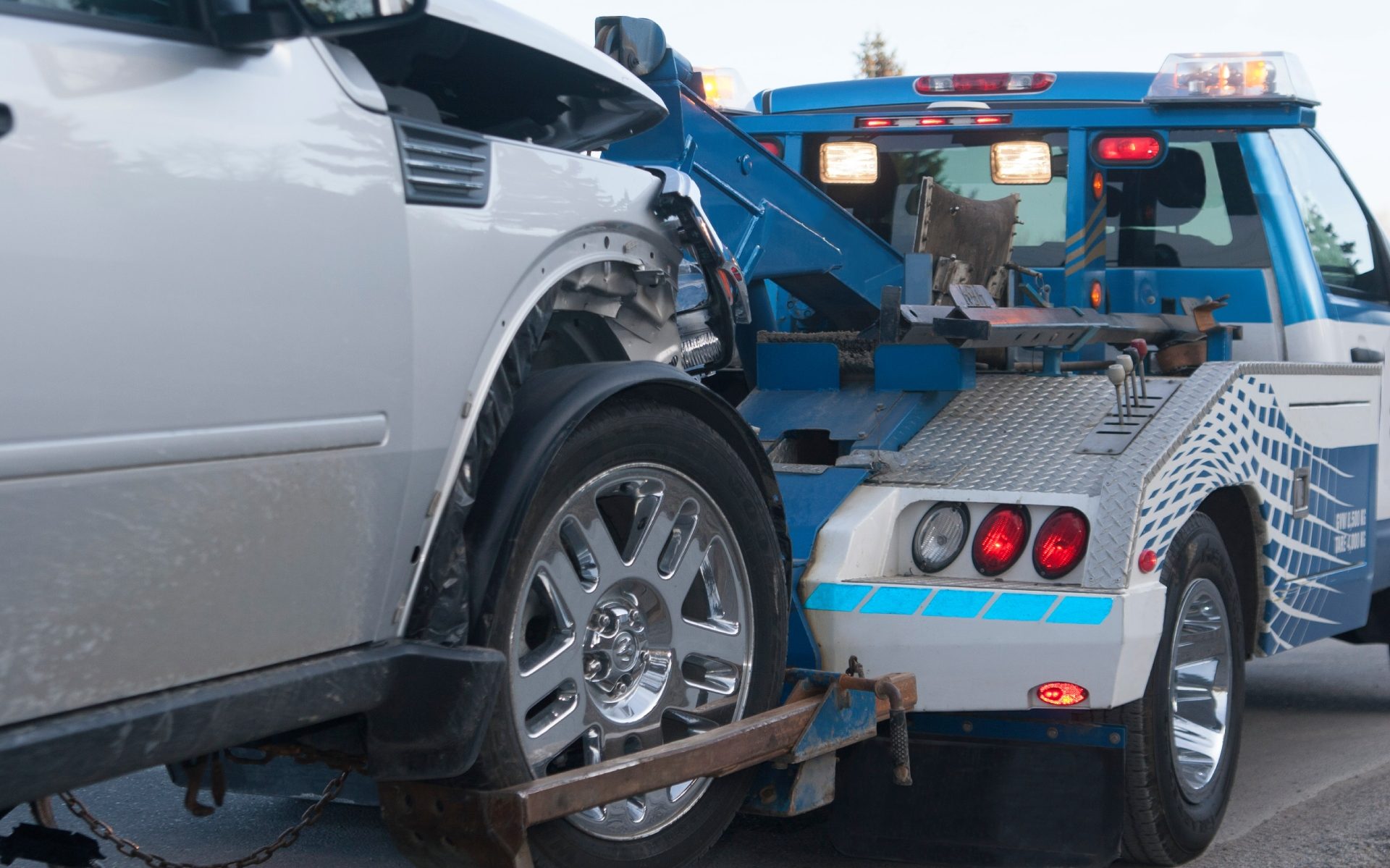 Tow Truck Accidents: The Common Factors on Your Path to Justice