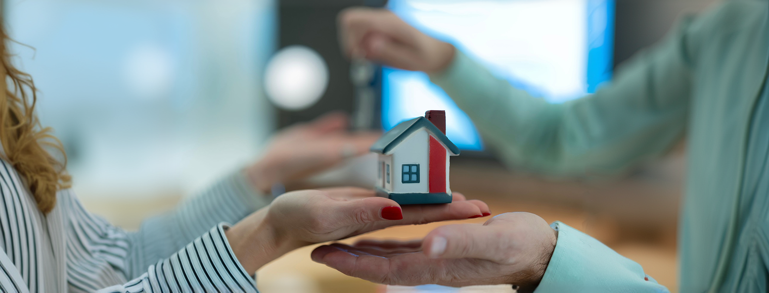 Injured in a Chicago Walk-Up or Older Building: What Tenants Should Know